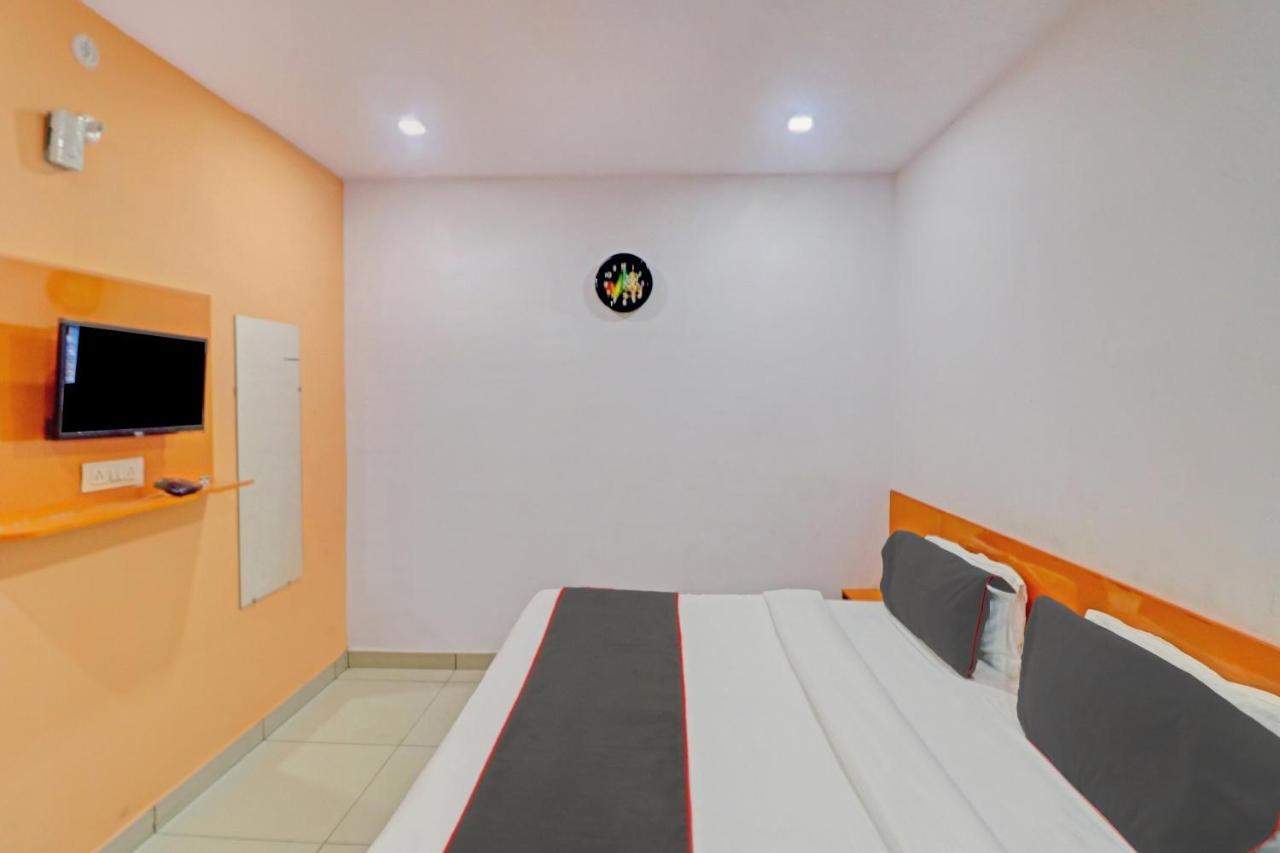Oyo 81168 Collection O Dwarka Mor New Delhi Extérieur photo