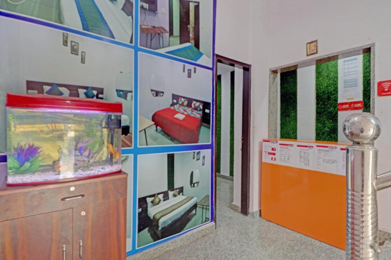 Oyo 81168 Collection O Dwarka Mor New Delhi Extérieur photo