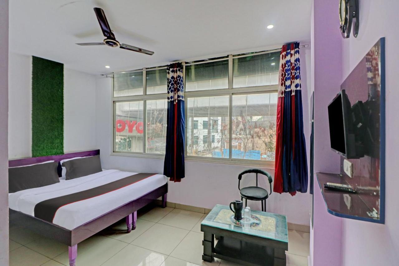 Oyo 81168 Collection O Dwarka Mor New Delhi Extérieur photo
