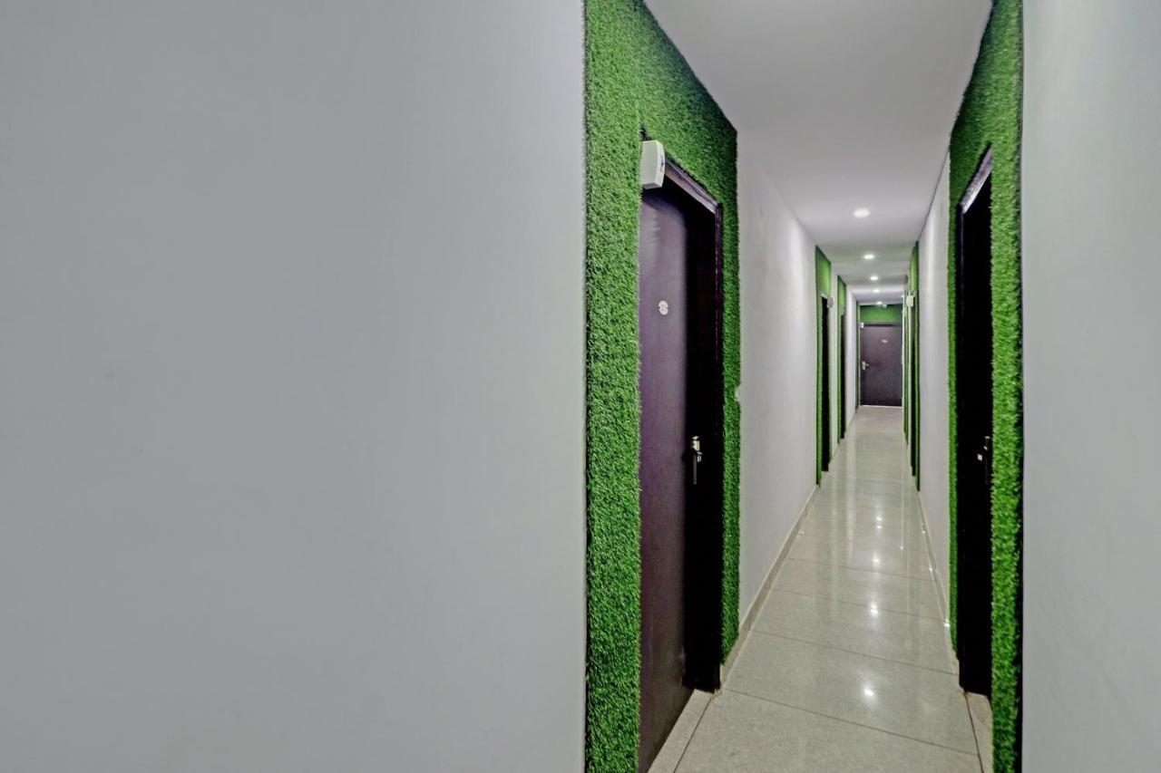 Oyo 81168 Collection O Dwarka Mor New Delhi Extérieur photo