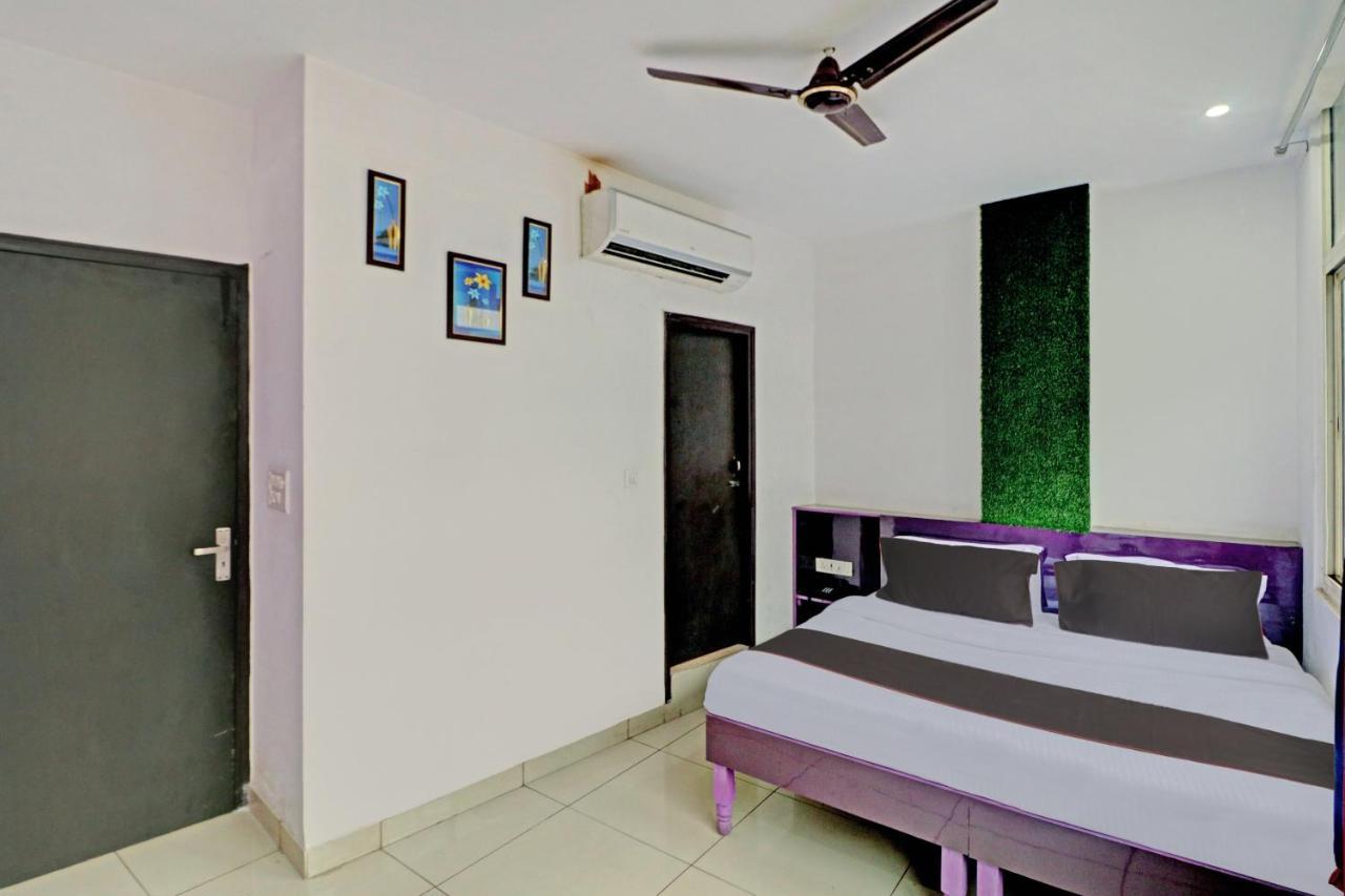 Oyo 81168 Collection O Dwarka Mor New Delhi Extérieur photo