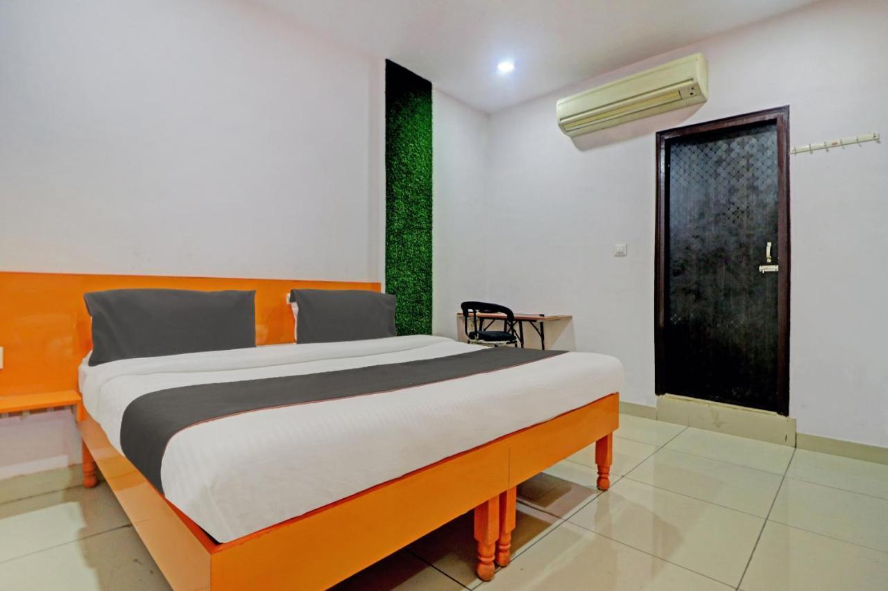 Oyo 81168 Collection O Dwarka Mor New Delhi Extérieur photo