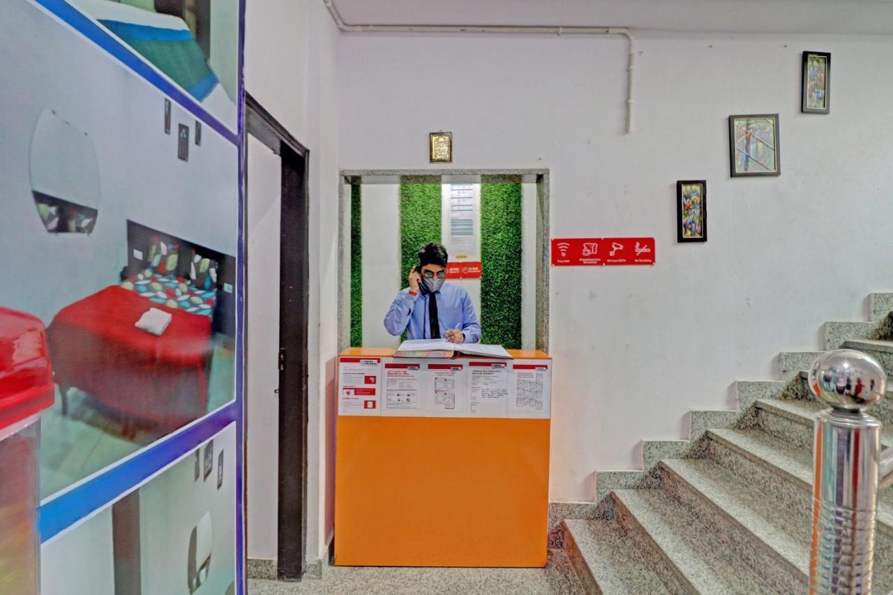 Oyo 81168 Collection O Dwarka Mor New Delhi Extérieur photo